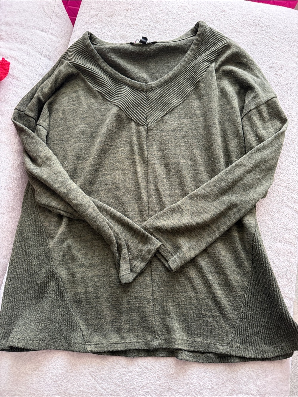 Signature Studio Olive V-Neck Ribbed Knit Sweater